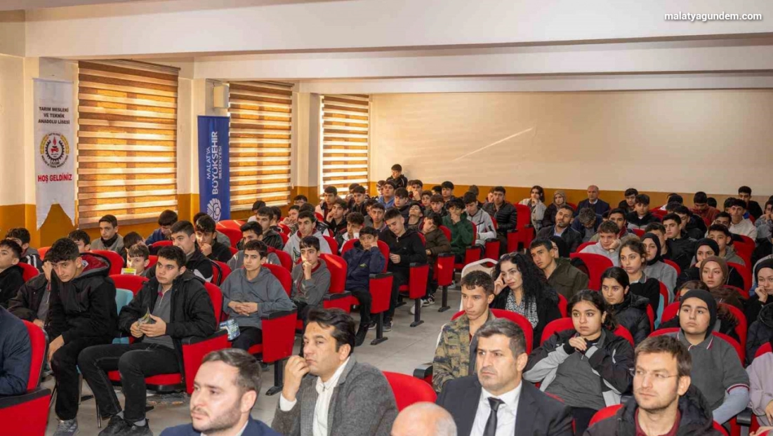 Başkan Er, öğrencilerle bir araya geldi