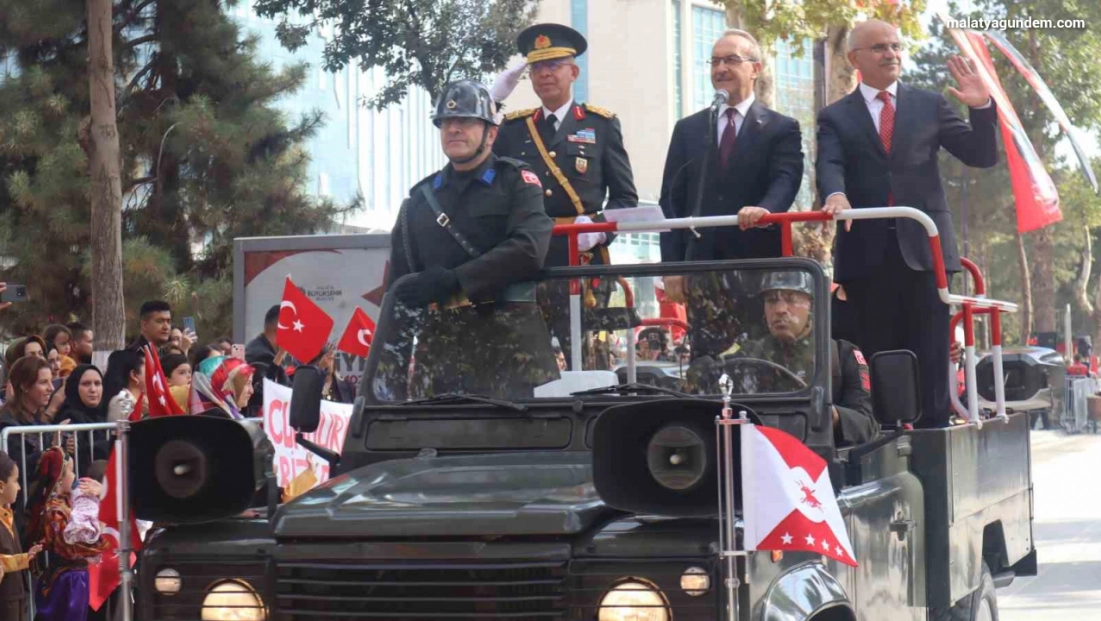 Cumhuriyetin 102.yılı Malatya'da törenle kutlandı