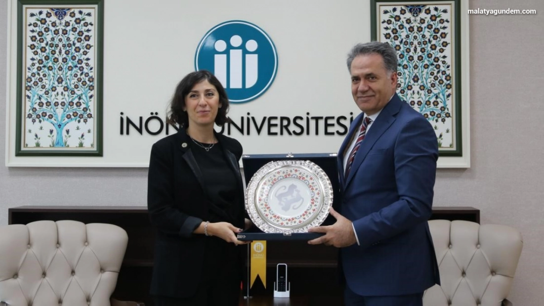 İsmet İnönü'nün torunu Zeynep Bilgehan'dan Rektör Akpolat'a ziyaret