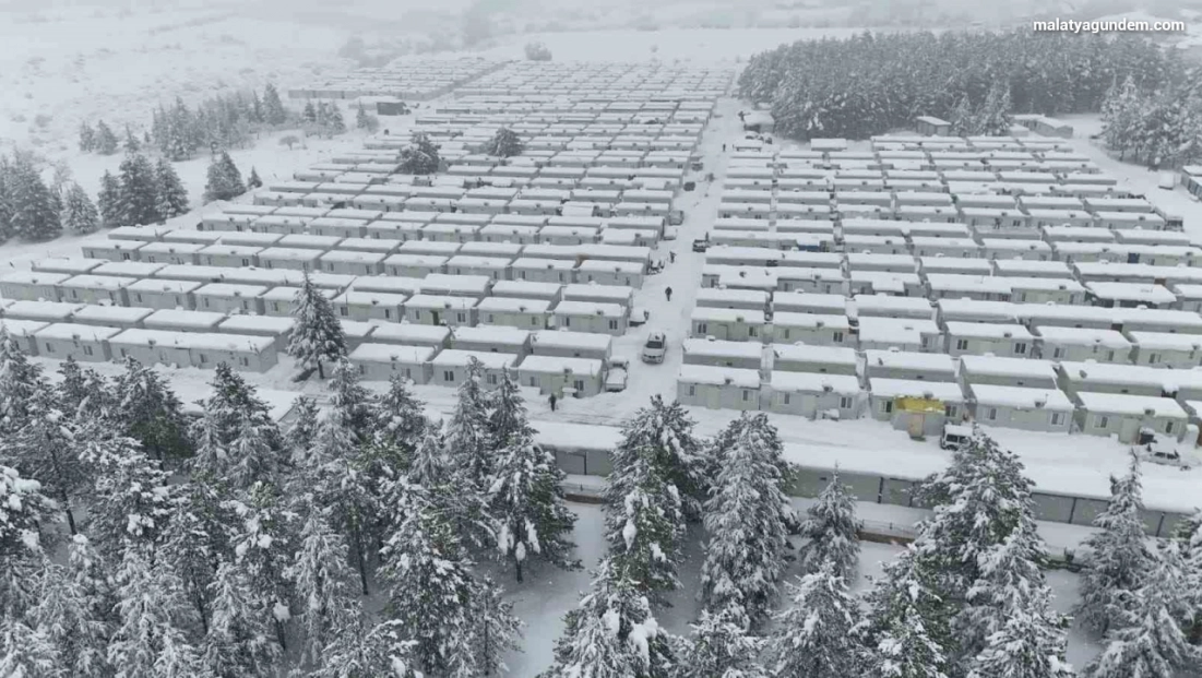 Kar kalınlığının 1 metreyi bulduğu Doğanşehir havadan görüntülendi