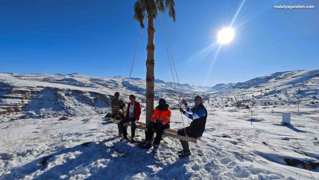 Bin 600 rakımda dondurucu soğuklara aldırış etmediler