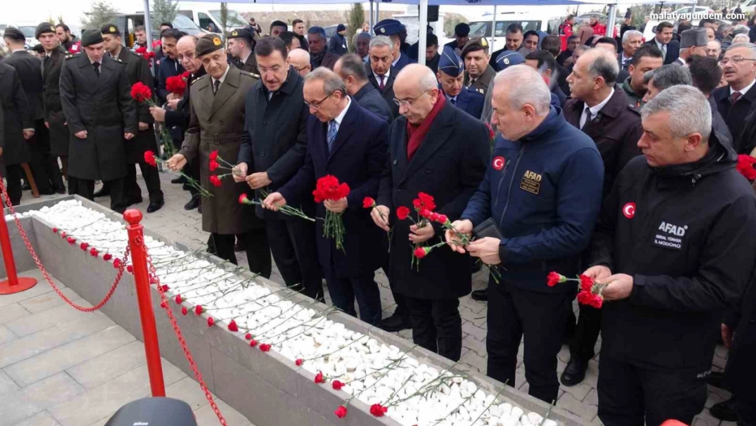 Malatya'da depremde hayatını kaybedenler anıldı