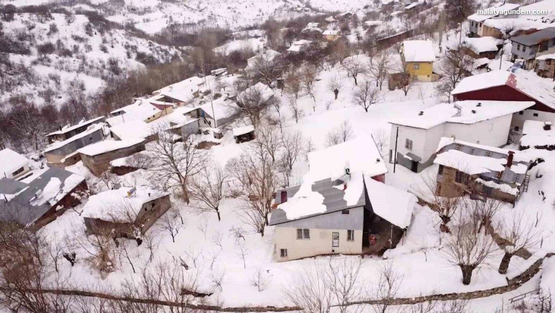 Malatya'da yoğun kar yağışı vatandaşları sevindirdi