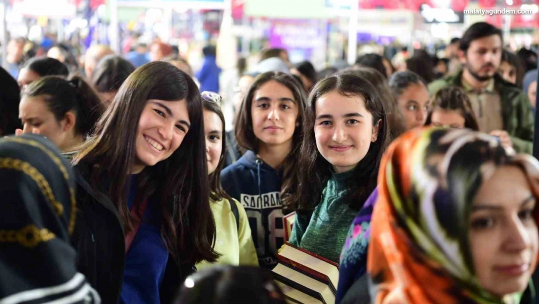 Okullardan 10. Malatya Anadolu Kitap ve Kültür Fuarı'na yoğun ilgi