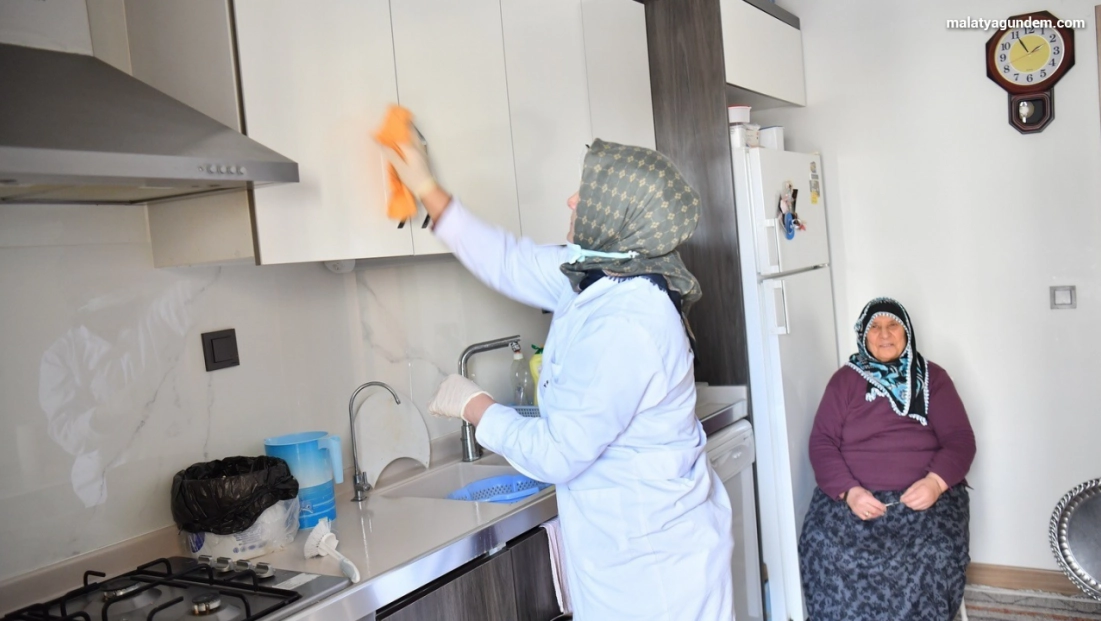 Yeşilyurt'ta büyükler baş tacı olmaya devam ediyor