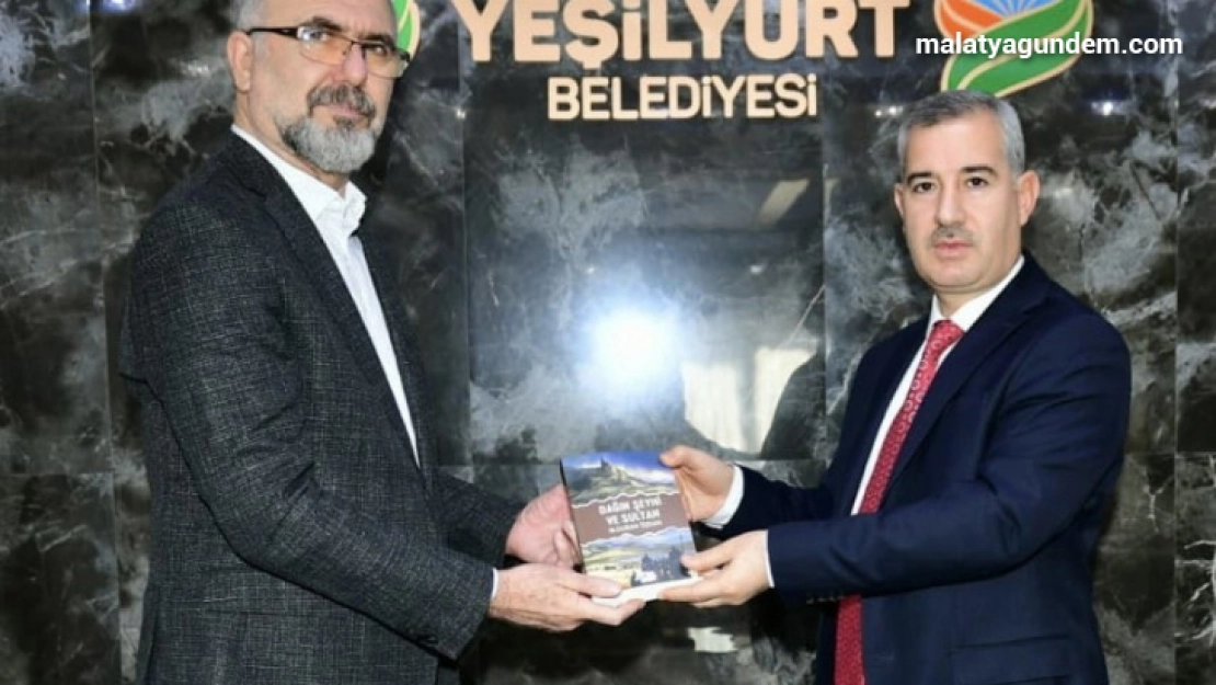 'Dağın Şeyhi ve Sultan' okurlarıyla buluştu