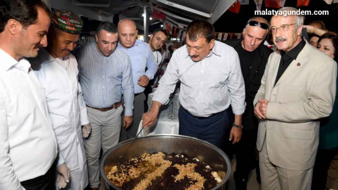 'Yöresel yemek ve ürünler sergilendi