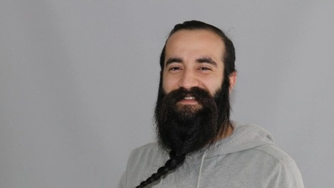 10 Yıldır Uzattığı Sakalını Satışa Çıkardı