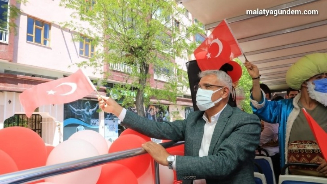 Bu yılda 23 Nisan'da, çocukların evinde