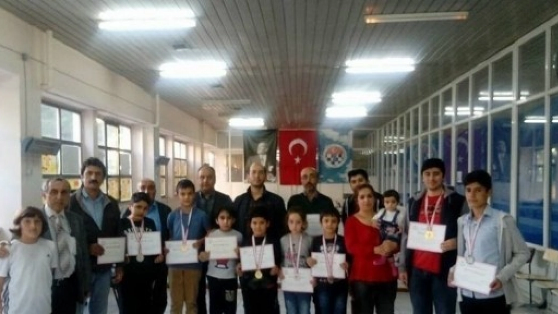 23 Nisan Satranç Turnuvası Yapıldı