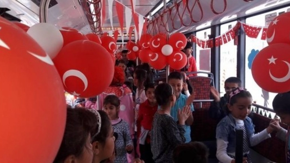 23 Nisan Trambüsü Yola Çıkıyor