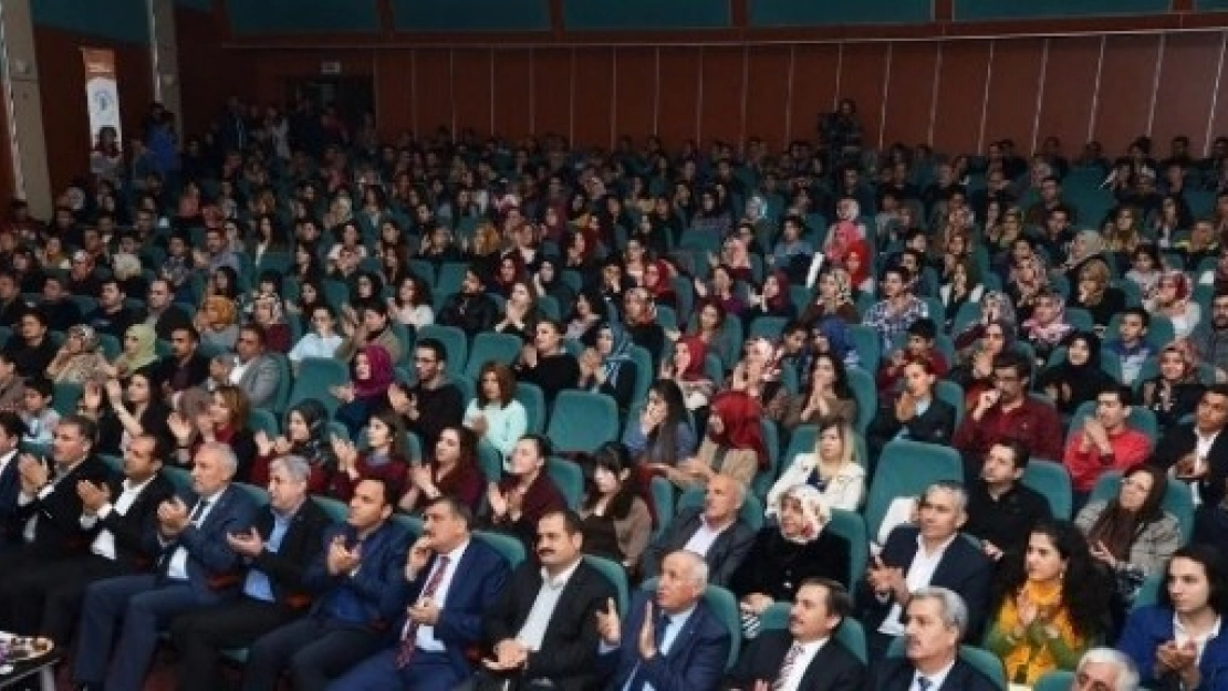 28 Şubat Sürecinin Anlatıldığı Tiyatro Oyunu Büyük Beğeni Topladı