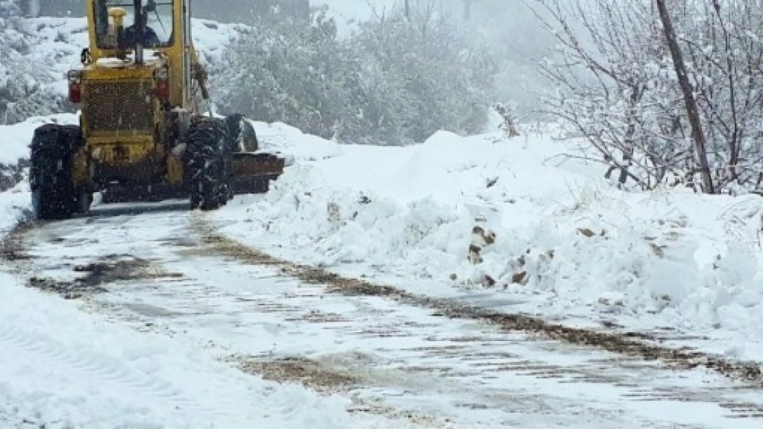 300 Kırsal Mahalle Yolu Kardan Açıldı