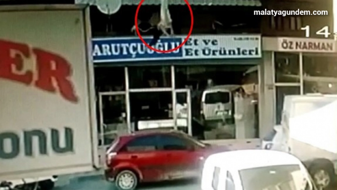 4. kattan düşen çocuk ağır yaralandı