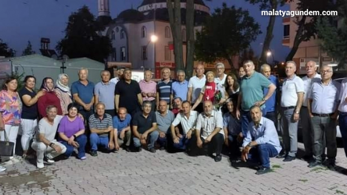 47 yıl sonra öğrencileriyle buluştu