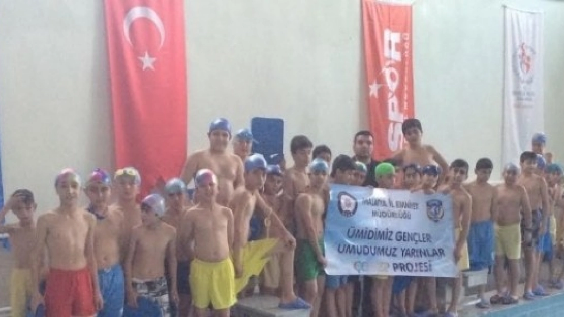 48 Öğrenci Yüzme Eğitimi Aldı