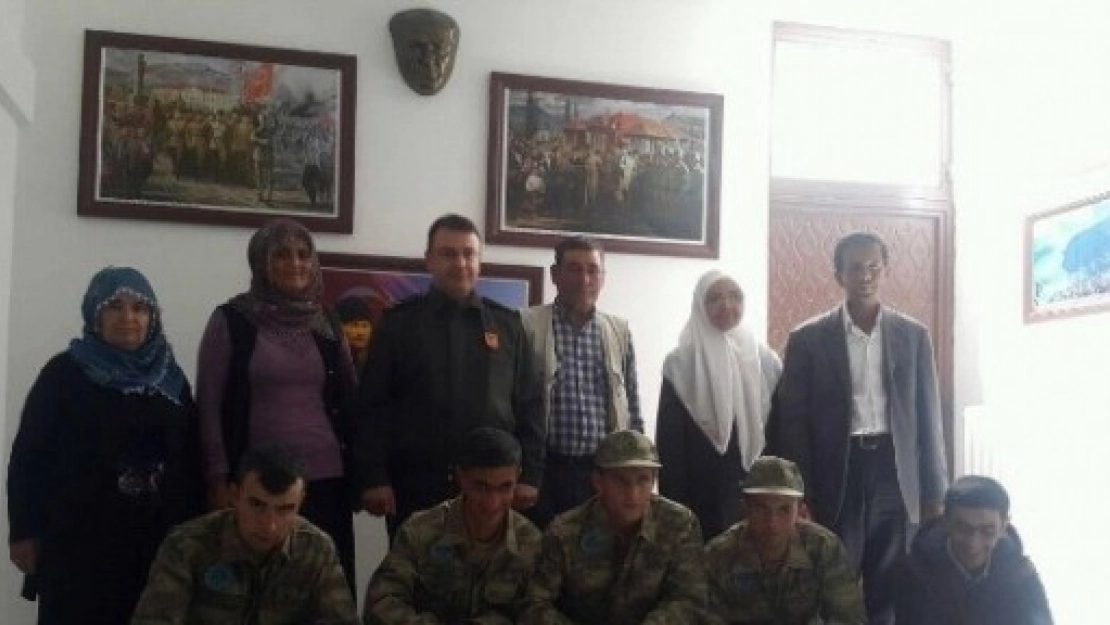 4 Engelli Genç, Çakı Gibi Asker Oldu