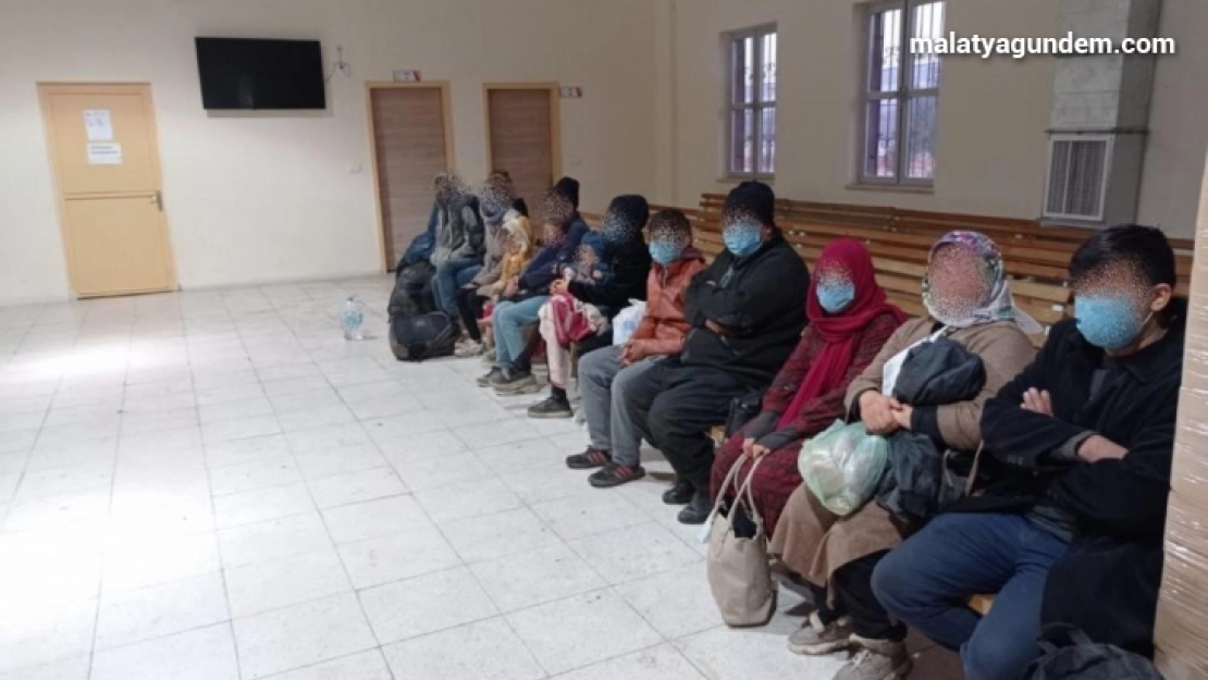 54 düzensiz göçmen daha yakalandı