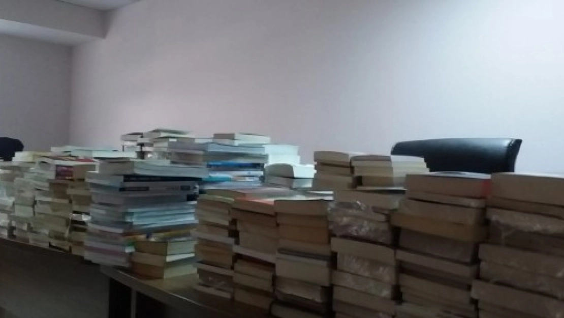 588 Bandrolsüz Kitap Ele Geçirildi