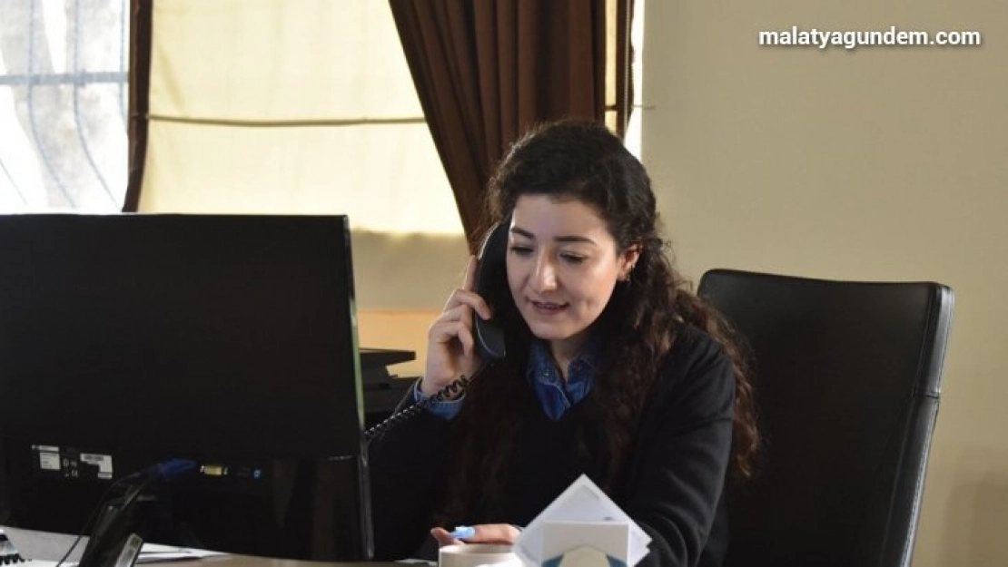 Yaşlılaea telefonla evde kalın uyarısı