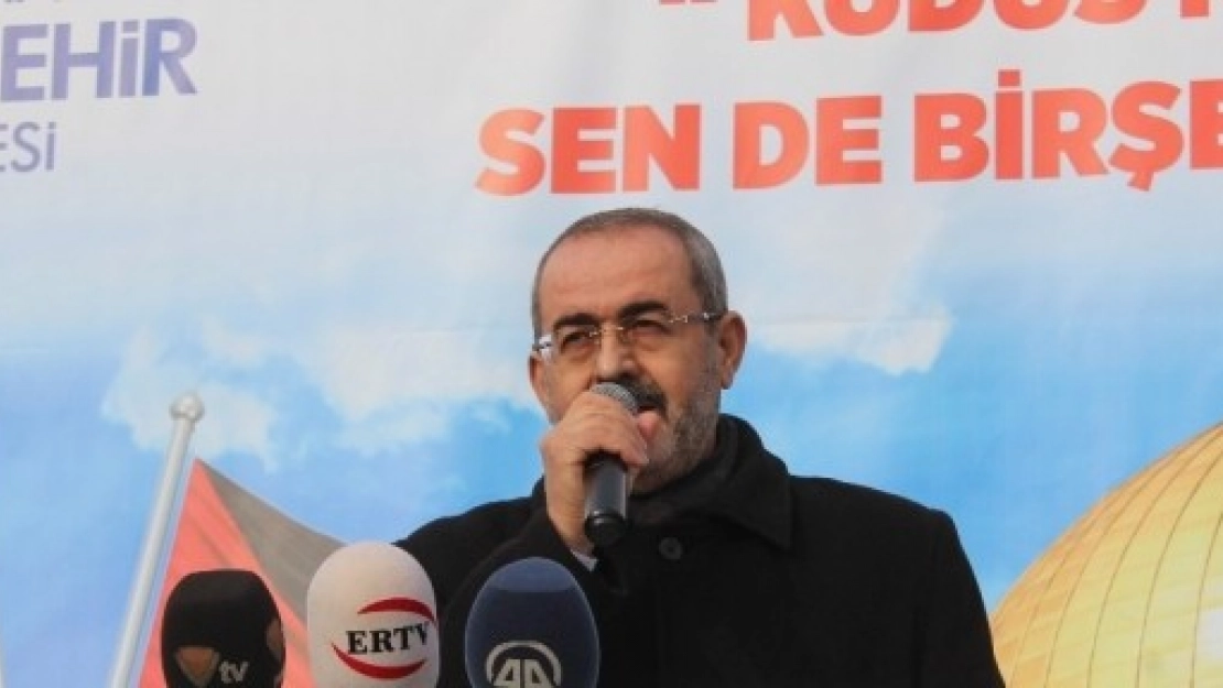 ABD Başkanı Trump' a Tepkiler Devam Ediyor