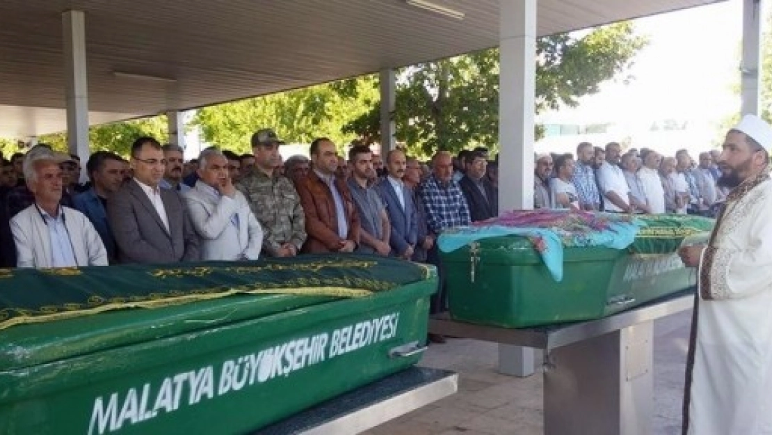 Kazada Hayatını Kaybeden Aile Toprağa Verildi