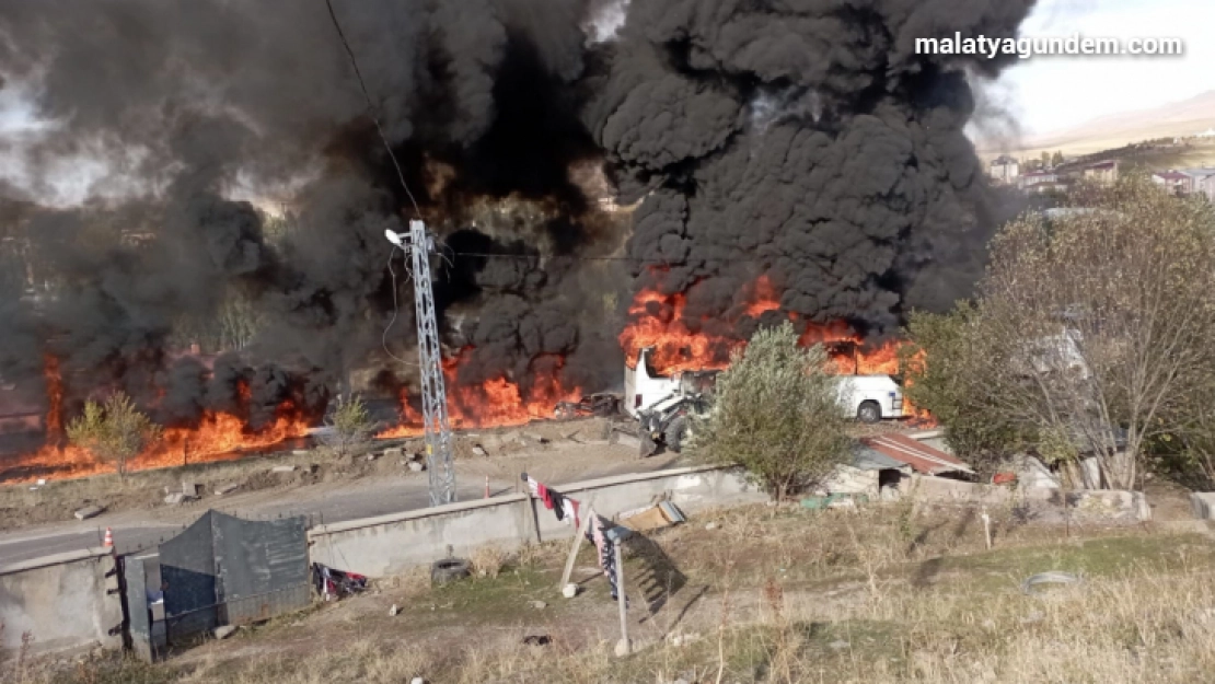 Ağrı'da feci kaza! Tanker ve yolcu otobüsü çarpıştı