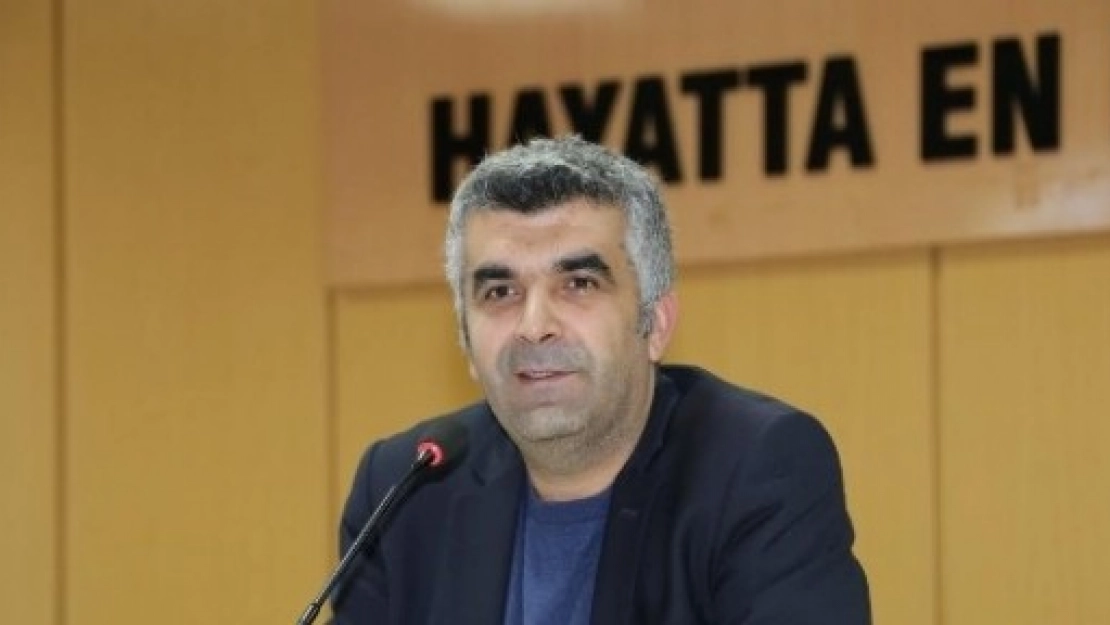 Turgut 'Edebiyat Ve Sembolün Dili' Başlıklı Konferansta Konuştu
