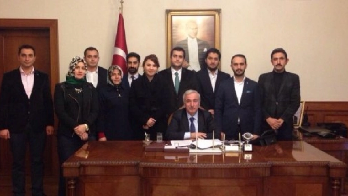 Ak Gençlik Vali Kamçıyı Ziyaret Etti