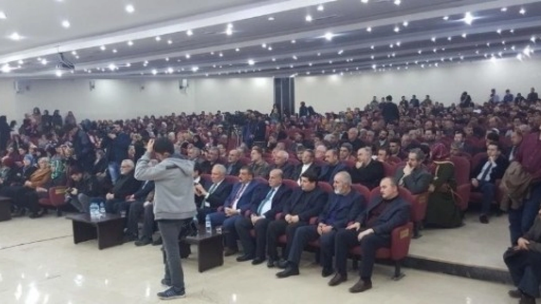 AK Parti Gençlik Kollarından Konferans