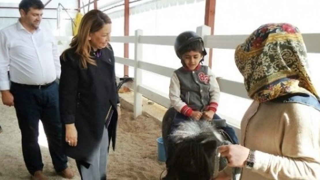 Çalık, Hippoterapi Merkezi'ni Ziyaret Etti