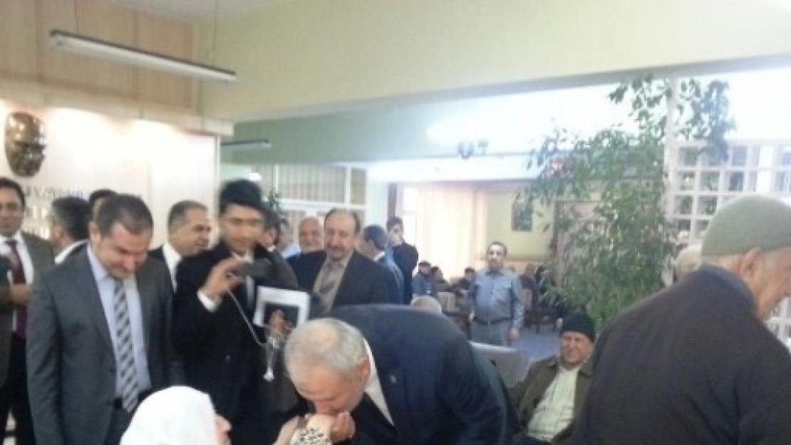 AK Parti'den Huzurevi'ne Ziyaret