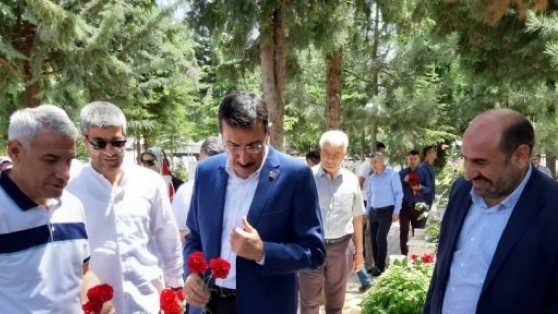 AK Parti'den Şehitliğe Ziyaret