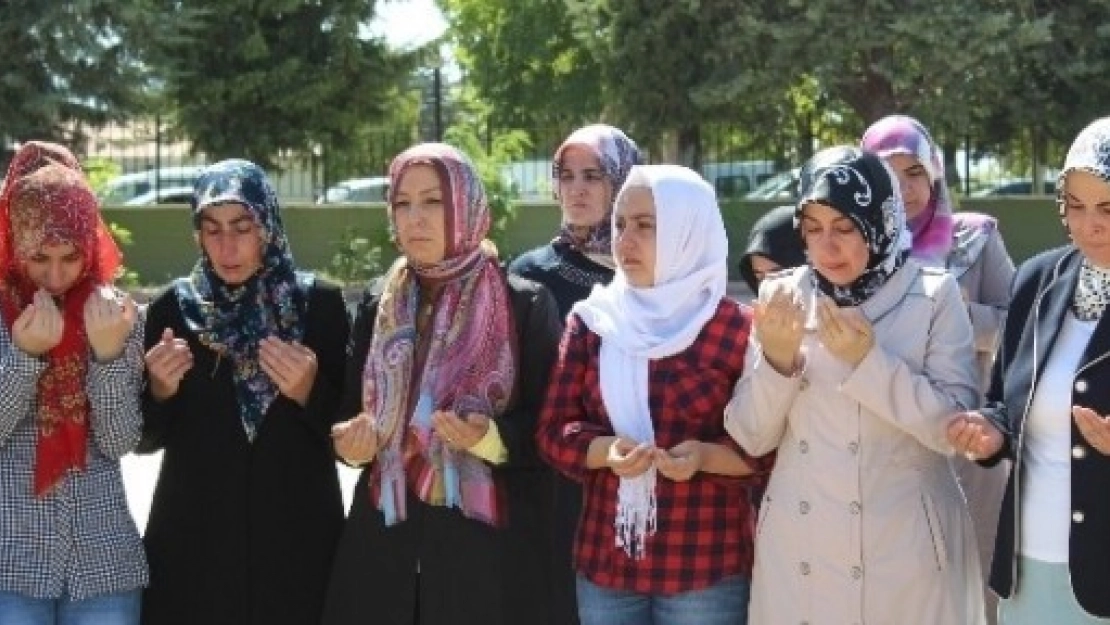 AK Parti'den Şehitlik Ziyareti