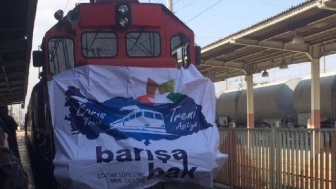 AK Partili Gençler 'Barış Treni'ne Anlamlı Ev Sahipliği Yaptı