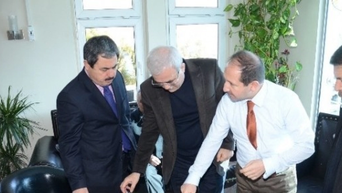 Ak Partili Milletvekillerinden Darende Belediye Başkanına Ziyaret