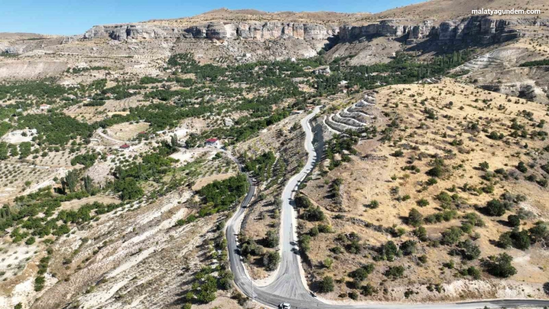 Akçadağ Mezra Mahallesi'nin yol sorunu çözüldü