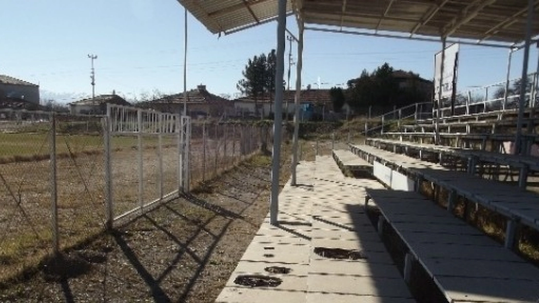 Akçadağ Stadı Kaderine Terk Edildi