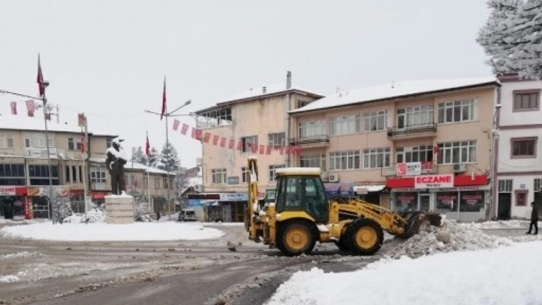 Akçadağ'da Karla Mücadele Sürüyor