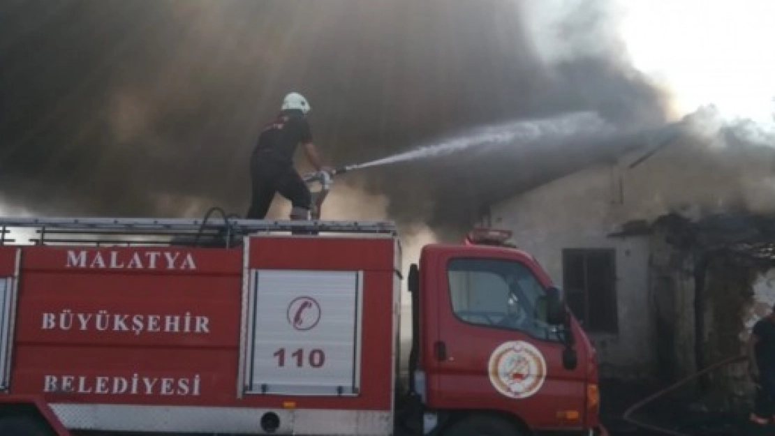 Akçadağ'daki Yangın Korkuttu