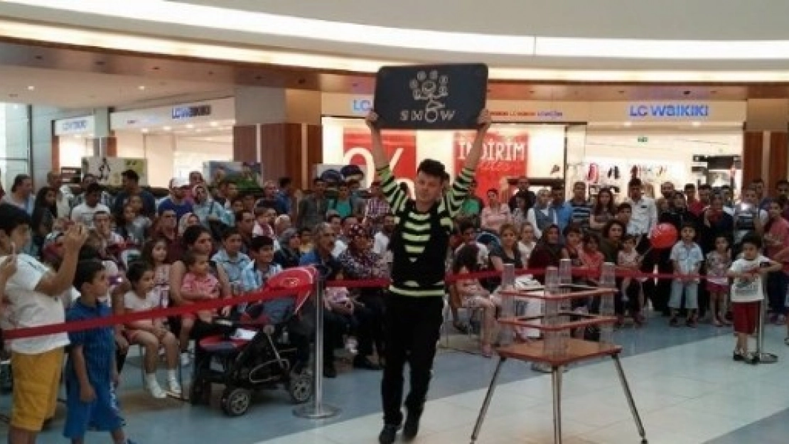Akrobasi Şov İzleyenleri Mest Etti