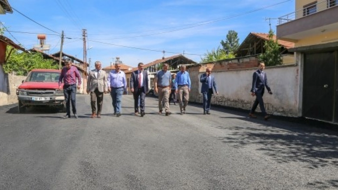 Alacakapı Mahallesinde Yollar Sıcak Asfalt Yapılıyor
