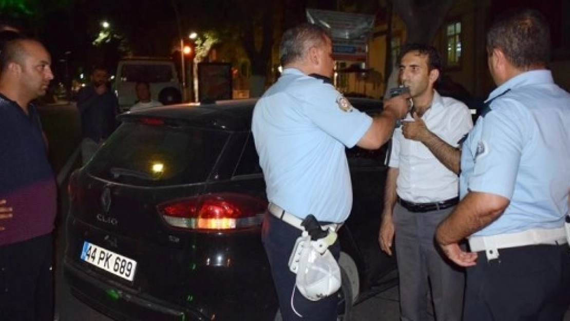 Alkollü Sürücü Elektrik Direğine Çarptı