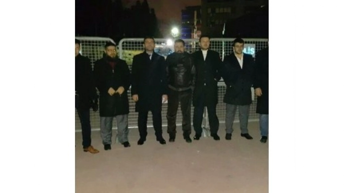 Alperenlerden Charlie Hedbo Dergisinin Dağıtımına Protesto