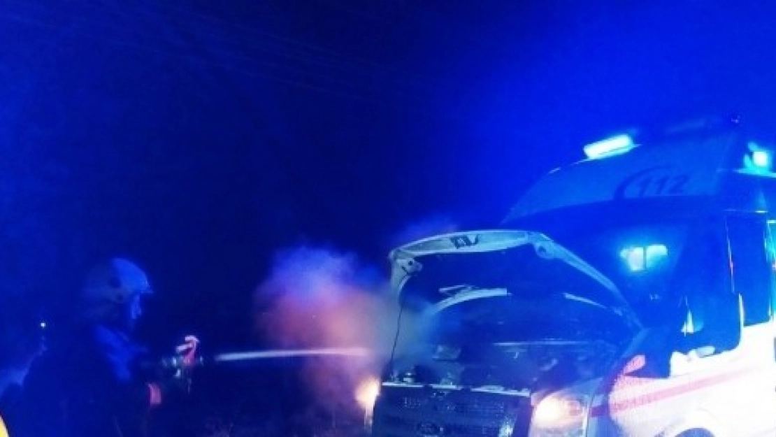 Ambulans Seyir Halindeyken Alev Aldı
