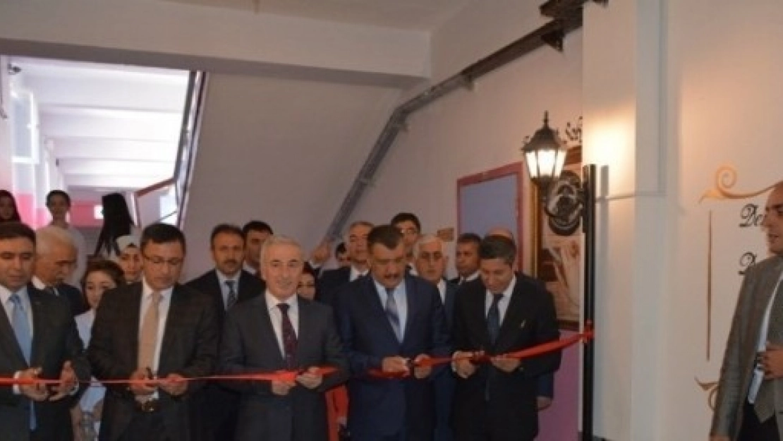 Anadolu Lisesinde Edebiyat Sokağı Açıldı