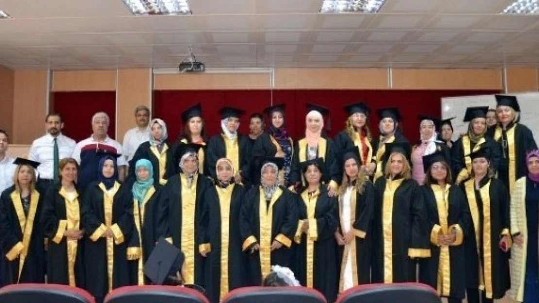 Anne Üniversitesi Projesinde Mezuniyet Heyecanı