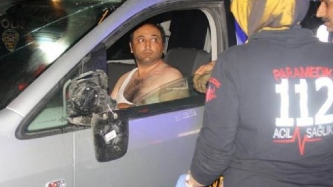 Aracıyla Halkın Arasına Daldı, Linçten Polis Kurtardı