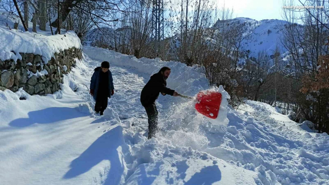 Arapgir'de kar geçit vermiyor