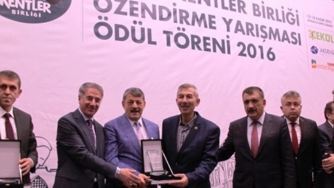 Arapgir Belediyesi'ne Başarı Ödülü